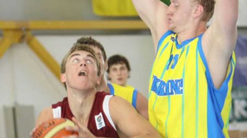 Mārtiņš Meiers spēlē pret Ukrainu
Foto: www.fibaeurope.com