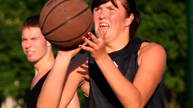 13. jūlija Ventspils "Ghetto Basket" uzvarēja Līgas Šurkusas pārstāvētā "Dream Team"
Foto: Renārs Buivids