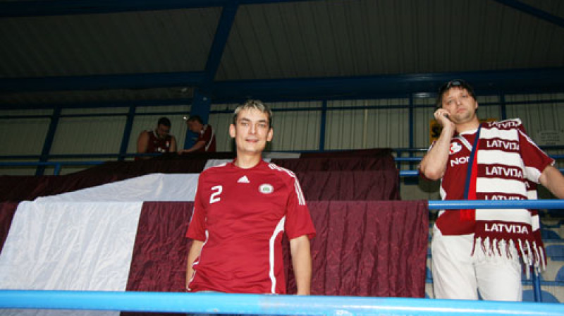 Divi no pieciem faniem Liberecā - Raitis un Māris.
Foto: www.sportadraugiem.lv
