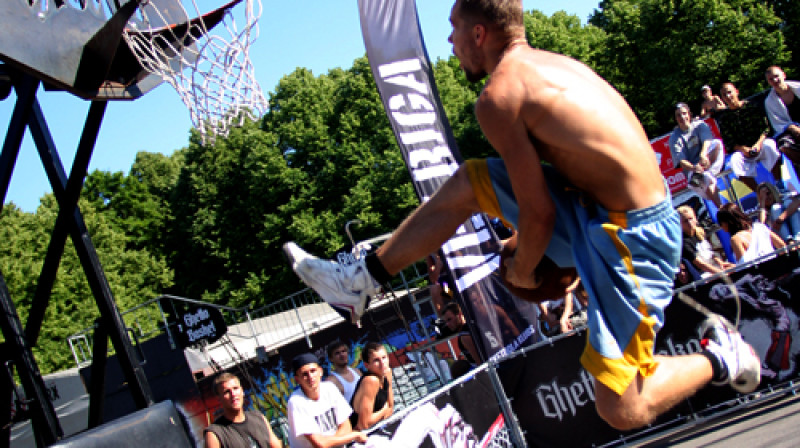 Matīss Elmis triumfē "Ghetto Basket" Grīziņkalnā
Foto: Renārs Buivids