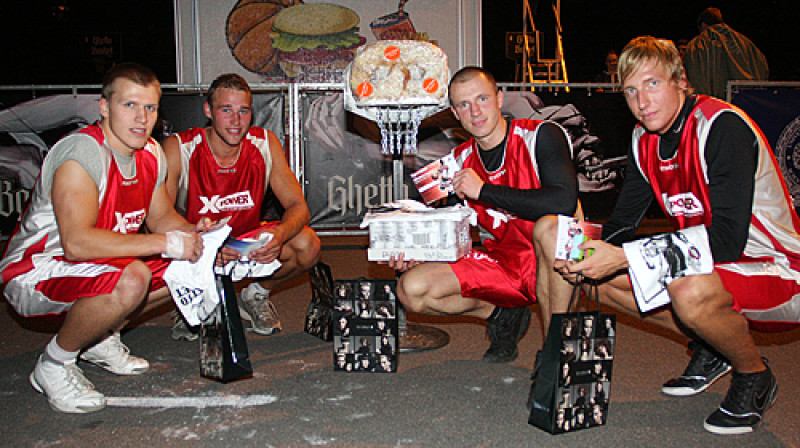 "Ghetto Basket" čempions - "X-Power Brazzers"
Foto: Renārs Buivids