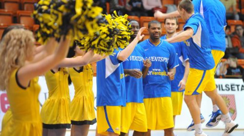 Basketbols Ventspilī - labas spēles, labas karsējas!
Foto: Fotostudija "L&J"