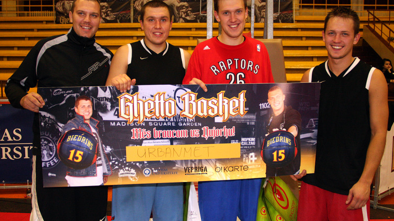 2010. gada "Ghetto Basket" čempioni - "Urbanmet"
Foto: Renārs Buivids