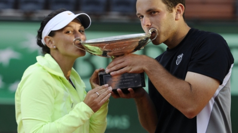 Keisija Delakva un Skots Lipskis ar izcīnīto trofeju
Foto: AFP/Scanpix