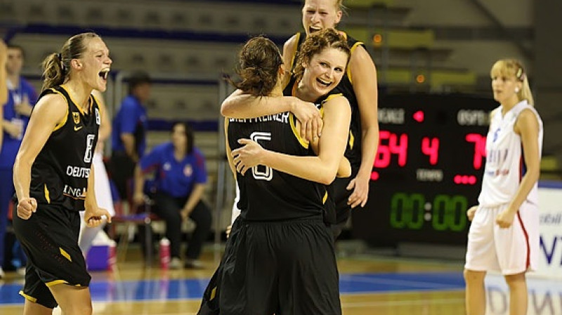 Vācijas basketbolistes 7. jūnijā svin uzvaru pār Serbiju ar rezultātu 74:64
Foto: Ciamillo-Castoria