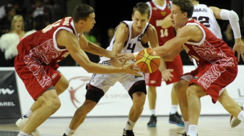 Kaspars Vecvagars ar 17 punktiem bija Latvijas U19 izlases rezultatīvākais spēlētājs cīņā ar Krievijas komandu.
Foto: Romāns Kokšarovs, sportacentrs.com