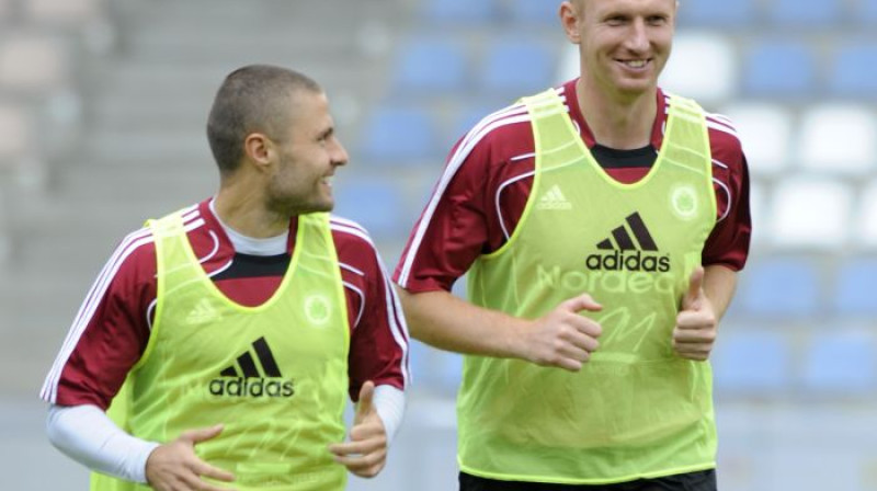 Divi vecākie vīri Latvijas izlases sastāvā laukumā šovakar būs Māris Verpakovskis un Igors Stepanovs (Foto: Romāns Kokšarovs, Sporta Avīze, f64)