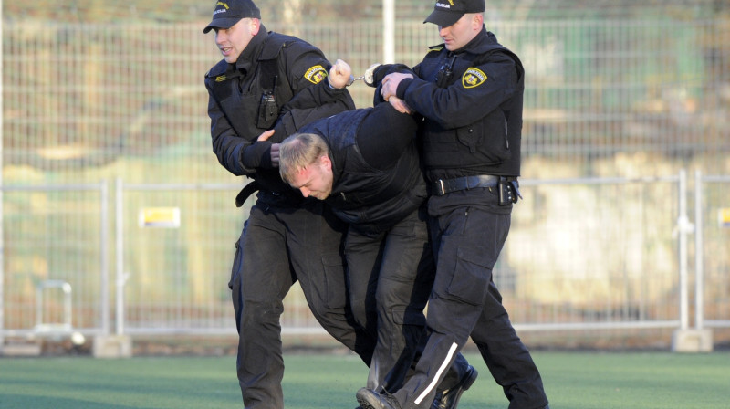 Nav kartības, nav futbola... Foto: Romāns Kokšarovs, "Sporta Avīze"