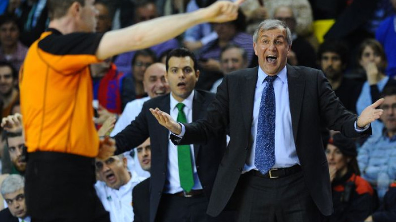 Eiropas labākais treneris Žeļko Obradovičs ir neizpratnē...
Foto: AP/Scanpix