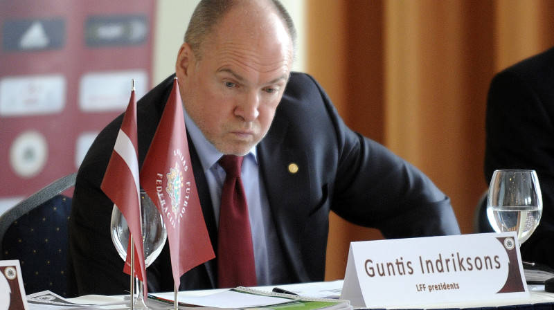 Latvijas Futbola federācijas prezidenta krēslā arī nākamos četrus gadus turpinās sēdēt Guntis Indriksons. Foto: Romāns Kokšarovs, "Sporta Avīze"