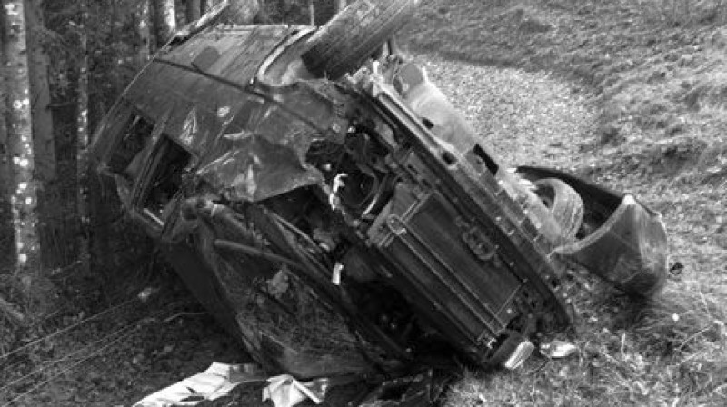 Auto pēc šausminošās avārijas, kas paņēma kalnu slēpotāja Bjorna Zībera dzīvību 
Foto: vorarlberg.orf.at