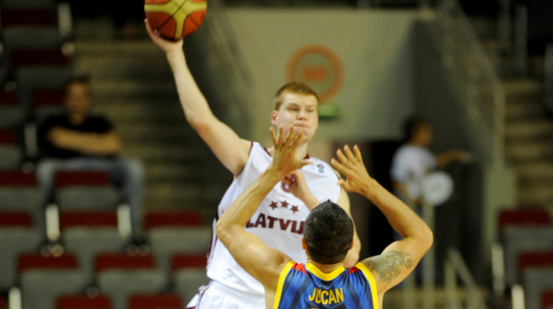 Dāvis Bertāns 
Foto: Romāns Kokšarovs, Sporta Avīze, f64