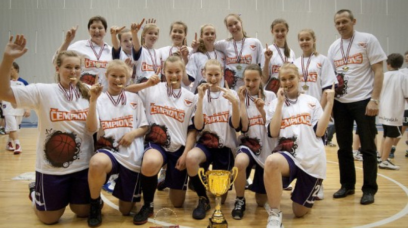 "Rīdzenes" U14 komanda 2012. gada maijā uzvarēja Swedbank LJBL finālos Liepājā
Foto: Aigars Prūsis