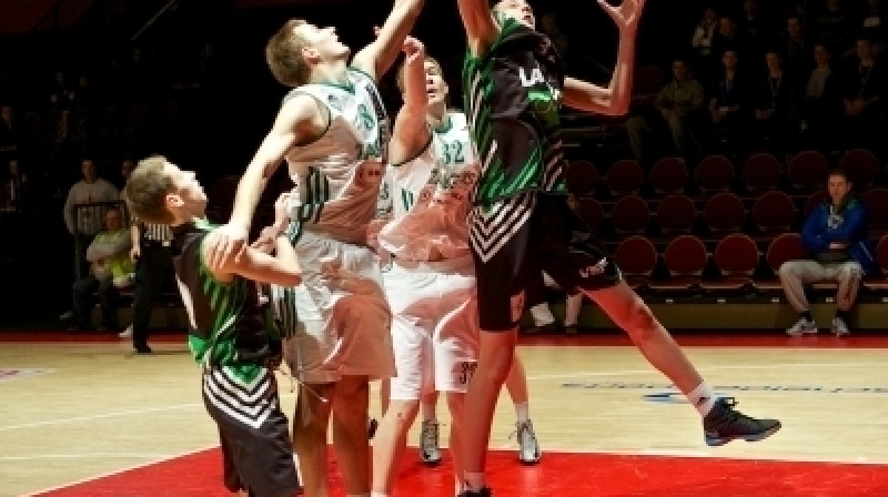 Latvijas komanda cīņā ar Kauņas Žalgiri.
Foto: http://www.rinusdejong.com