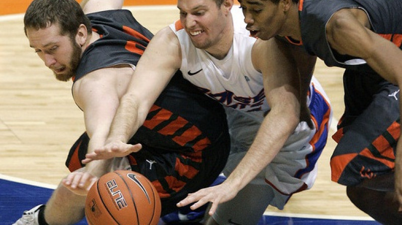 Epizode 2013. gada 5. janvāra spēlē starp "Boise State" un "Walla Walla" vienībām
Foto: AP/Scanpix