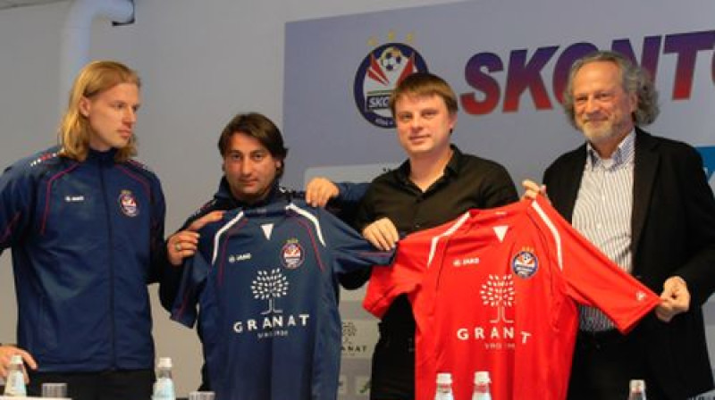 Juris Laizāns, Tamazs Pertija, Vladimirs Koļesņičenko un "Jako" pārstāvis Hanss Verkle
Foto: www.skontofc.com