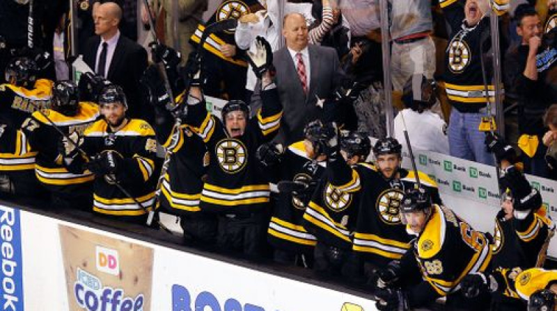 "Bruins" spēlētāji priecājas par uzvaru
Foto:AFP/Scanpix