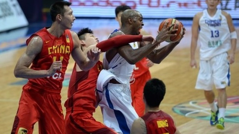 Kvinsijs Spensers Deiviss mēnesi pēc atteikšanās no ASV pilsonības palīdzēja Taivānas basketbolistiem izcīnīt lielāko uzvaru vēsturē
Foto: AFP/Scanpix