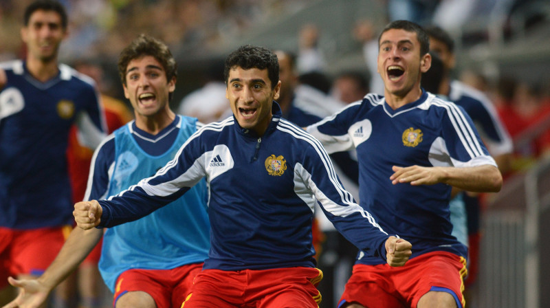 Armēnijas izlases futbolisti priecājas par panākumu
Foto: AFP/Scanpix