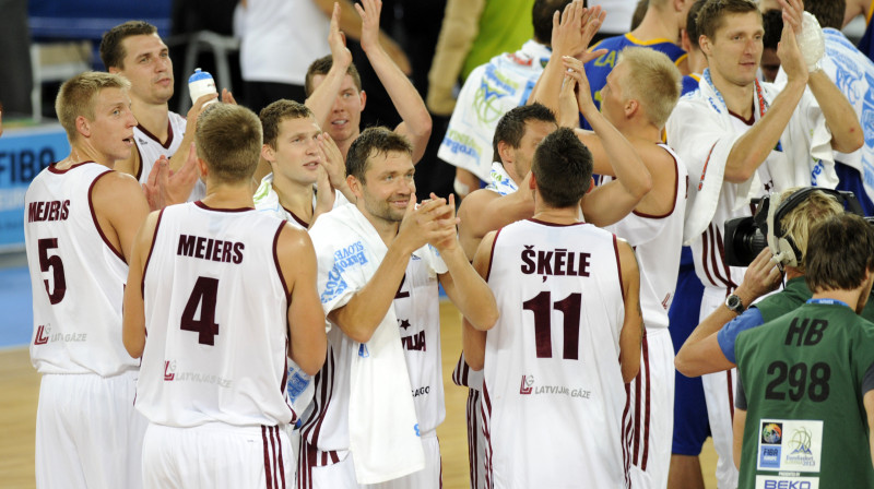 Latvijas basketbola valstsvienība 
Foto: Romāns Kokšarovs, Sporta Avīze, f64