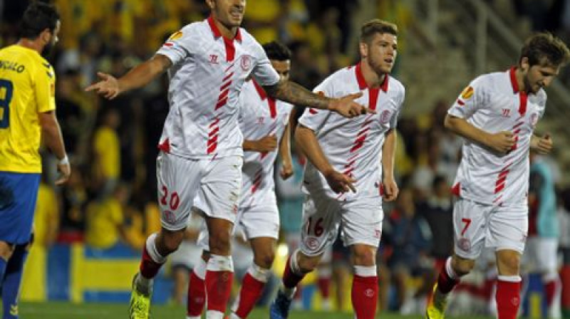 "Sevilla" futbolisti priecājas par gūtajiem vārtiem
Foto:AP/Scanpix