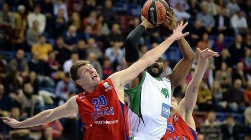 "Nanterre" uzbrucējs Vils Danielss cīņā pret Andreju Voronceviču
Foto: AFP/Scanpix