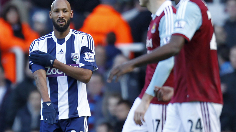 Nikolā Anelka (pa kreisi) pēc vārtu guvuma 
Foto: AFP/Scanpix