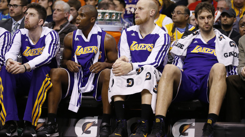 "Lakers" basketbolistiem pēdējos mačos nav bijis daudz iemeslu priekam
Foto: AP/Scanpix