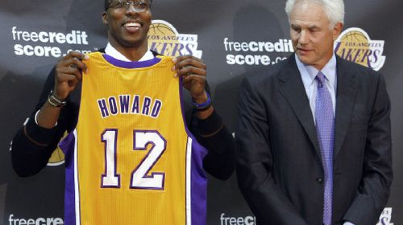 Mičs Kapčaks savulaik uz "Lakers" atveda Dvaitu Hovardu, kas uzsāka komandas pagrimumu
Foto:AP/Scanpix