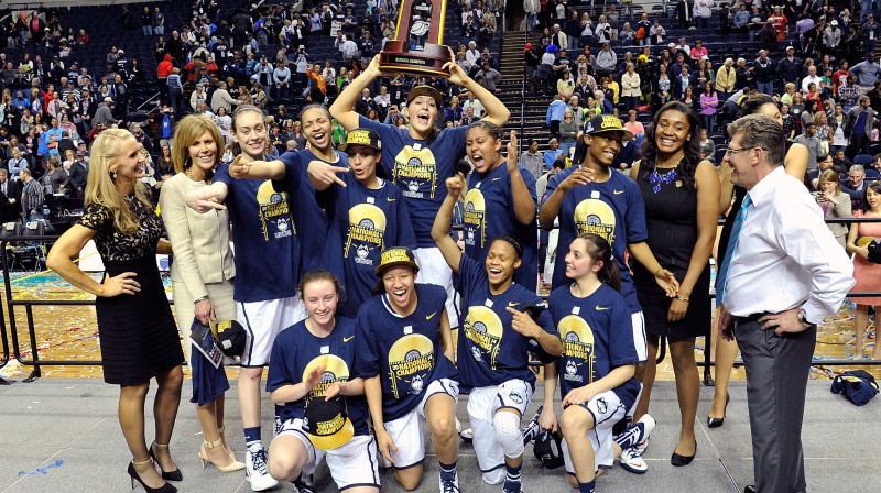 Konektikutas basketbolistes NCAA čempionātā uzvarēja otro reizi pēc kārtas
Foto: AFP/Scanpix