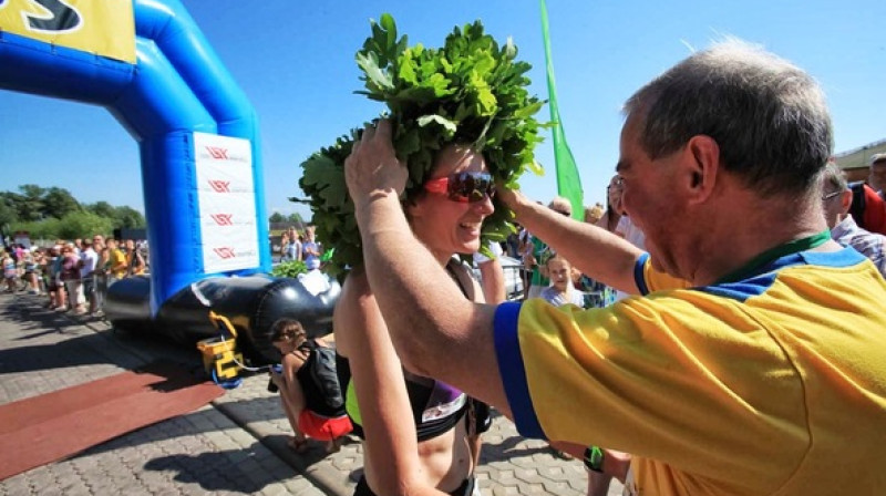 Jeļena Prokopčuka Ventspils pusmaratona finišā 2013. gadā
Foto: "Biedrība Sportlat"