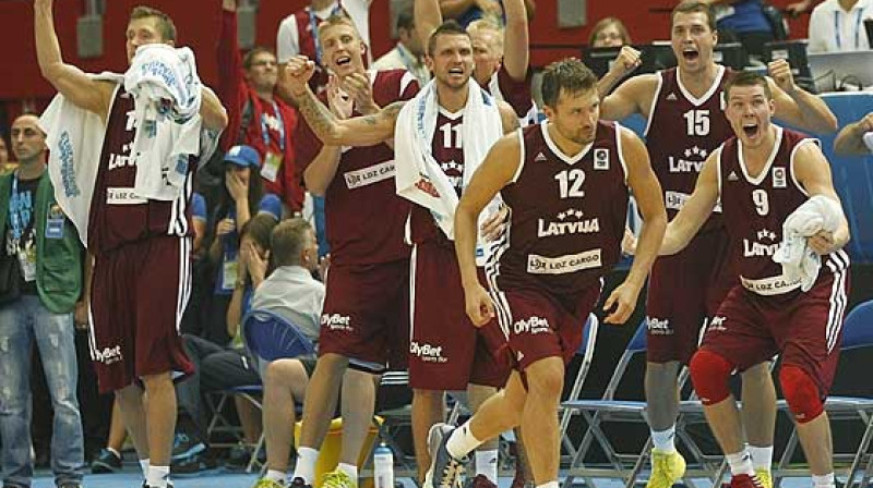 Latvijas valstsvienība pēc uzvaras EuroBasket'2013 spēlē Slovēnijā. Savā laukumā emocijas būtu vēl karstākas.
Foto: FIBAEurope.com