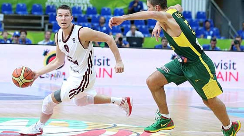 Dairis Bertāns pret Lietuvas izlase Eiropas 2013.gada čenpionātā.
Foto: FIBAEurope.com