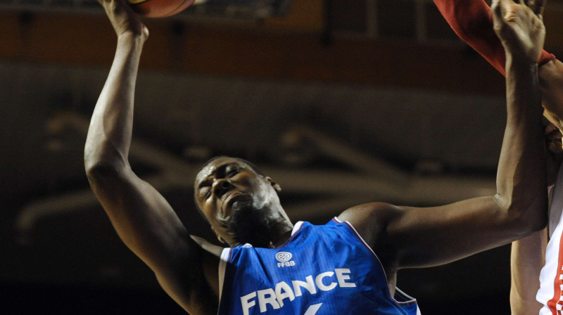 Ians Mahinmi savainojuma dēļ nevarēs piedalīties Pasaules kausa izcīņā 
Foto: AFP/Scanpix