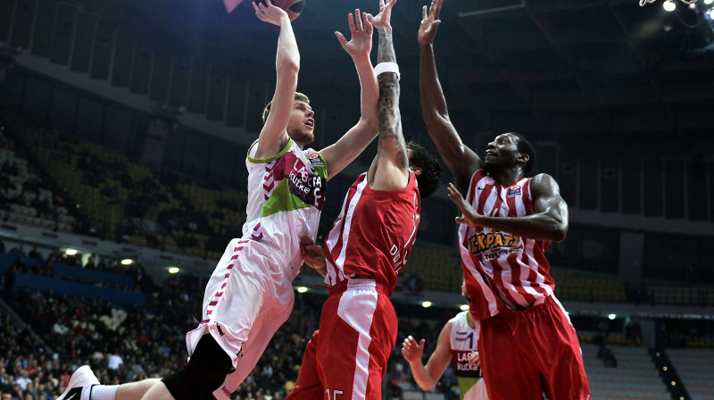 Dāvis Bertāns izbraukuma spēlē pret "Olympiacos"
Foto: AFP/Scanpix