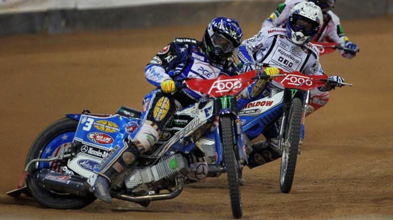 Trīskārtējie pasaules čempioni amerikānis Gregs Henkoks (brauciena vadībā) un dānis Nikijs Pedersens bīs starp "Speedway Best Pairs Cup" pirmā posma dalībniekiem un Latvijas spīdveja...