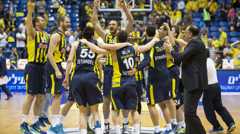 "Fenerbahce" spēlētāji līksmo Telavivā
Foto: AFP/Scanpix