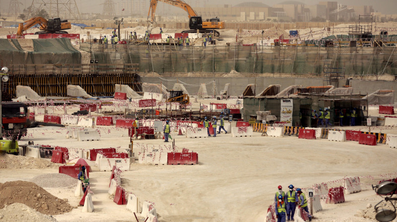 Katarā notiek Pasaules kausam vajadzīgo stadionu celtniecība 
Foto: AFP/Scanpix