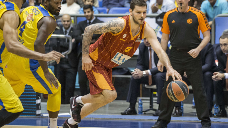 "Galatasaray" serbu uzbrucējs Vladimirs Micovs 
Foto: AFP/Scanpix