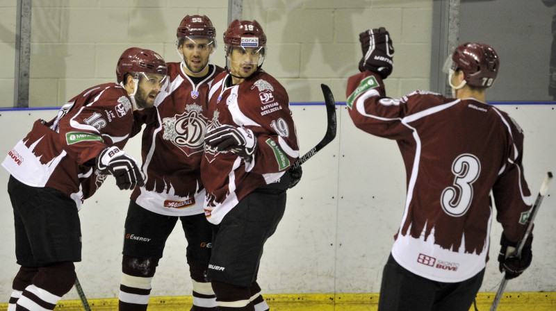 Rīgas "Dinamo" priecājās par pirmajiem gūtajiem vārtiem šajā starpsezonā. 
Foto: Romāns Kokšarovs/f64