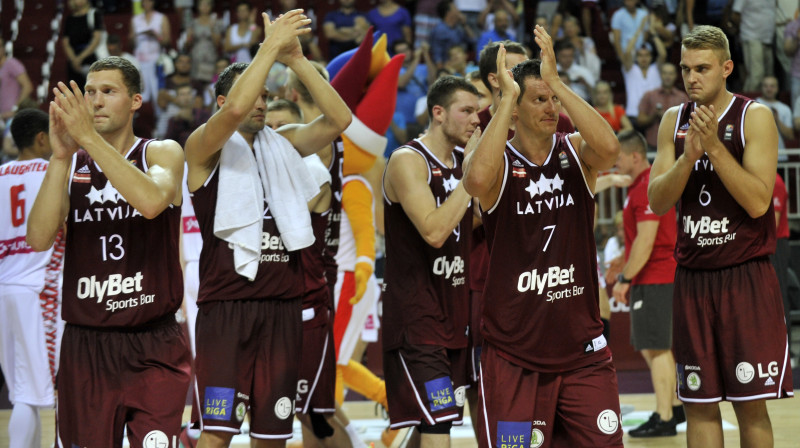 Latvijas valstsvienība pēc uzvaras pārbaudes spēlē ar Polijas izlasi.
Foto: basket.lv