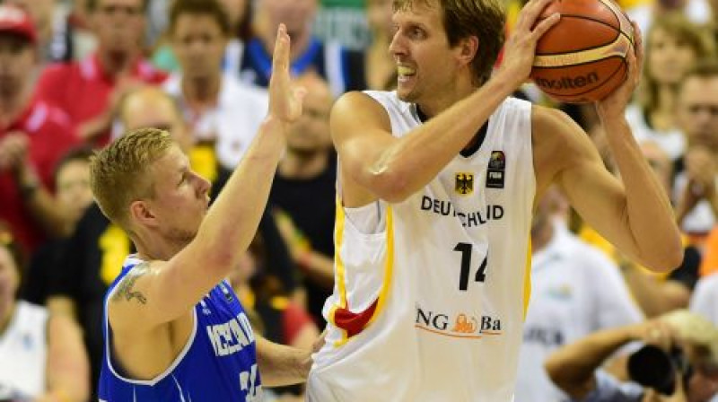 Dirks Novickis pret Islandi
Foto: AFP/Scanpix