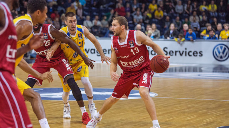 Jānis Strēlnieks: 17 punkti Bundeslīgas pirmajā kārtā
Foto: brosebaskets.de