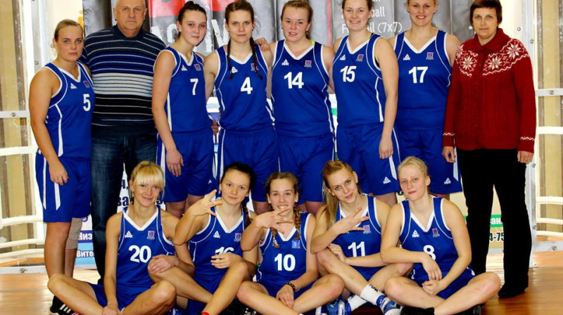 Irina un Nikolajs Romaņenko ar Daugavpils basketbolistēm