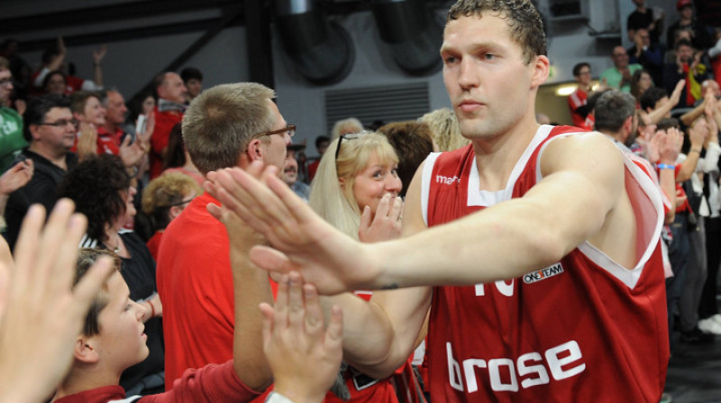 Jānis Strēlnieks: 12 punkti uzvarā pār Itālijas čempioniem
Foto: Brose Baskets