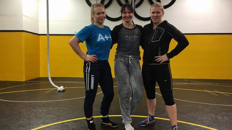 Petra Olli, Anastasija Grigorjeva, Epa Mae 
Foto: US Women's Wrestling