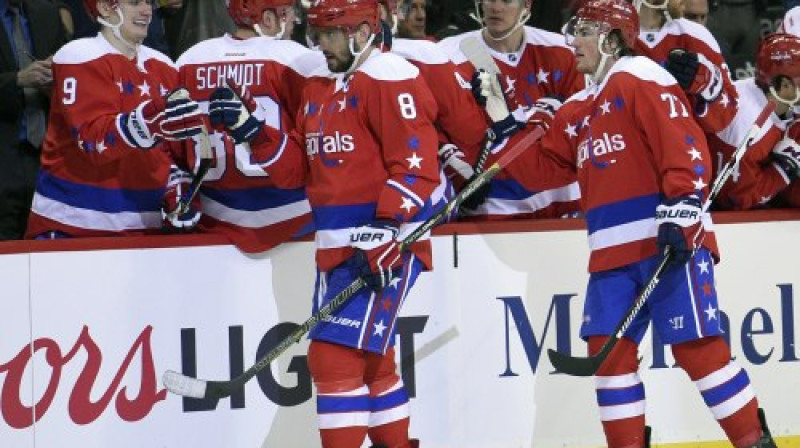 Aleksandrs Ovečkins (nr. 8) 30 vārtu robežu sasniedzis visās Nacionālās hokeja līgas regulārajās sezonās, kurās piedalījies
Foto: AP/Scanpix