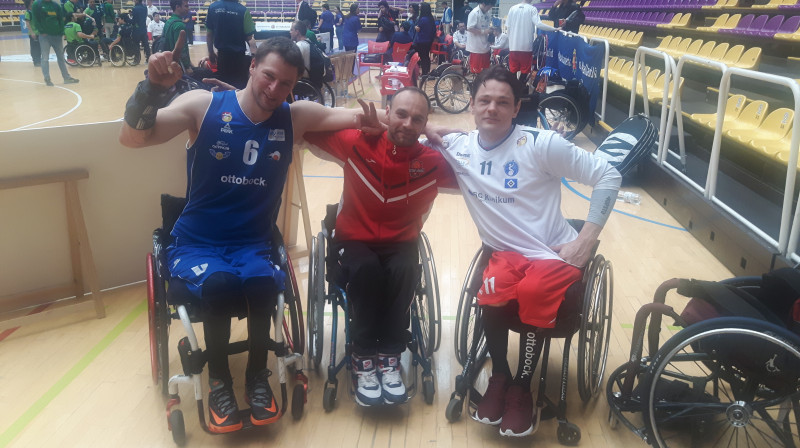 No kreisās: Raimunds Beginskis, Agris Lasmans, Kārlis Gabranovs.
Foto: ratiņbasketbols.lv