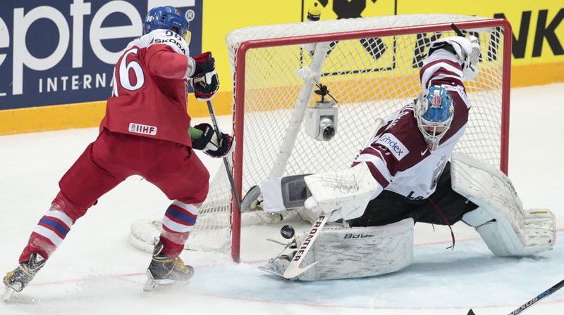 Edgars Masaļskis atvairīja 35 Čehijas hokejistu metienus. 
Foto: AP/Scanpix