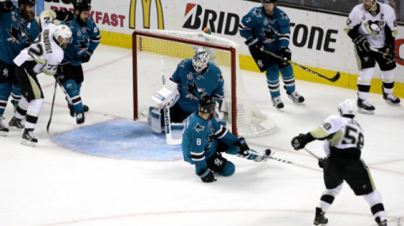 Kriss Letangs gūst uzvaras vārtus Stenlija kausa finālā.

Foto: Ezra Shaw / Getty Images